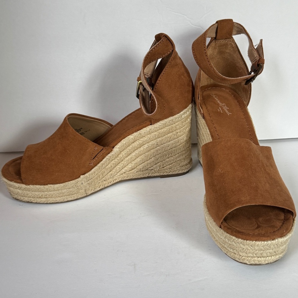UNVERSAL THREAD Shoes Womens 8 Brown Faux Suede Espadrille Wedge Platform Open